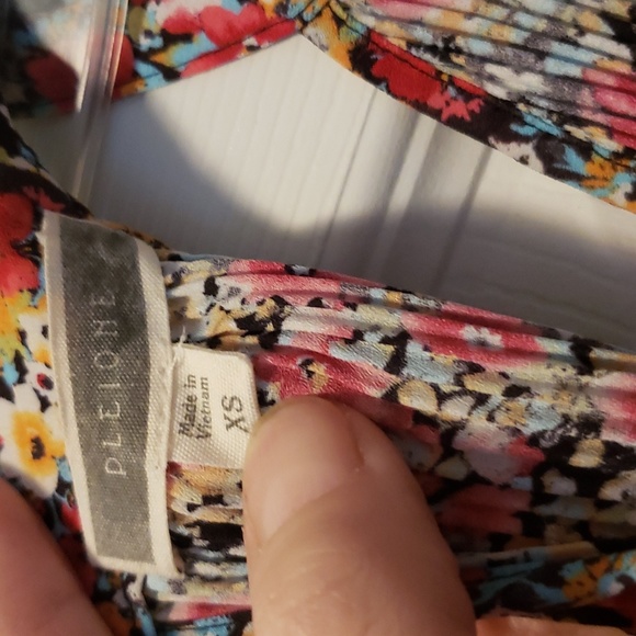 Pleione Floral Cinched Sleeveless Blouse with Tie Back XS NWOT - Picture 8 of 8